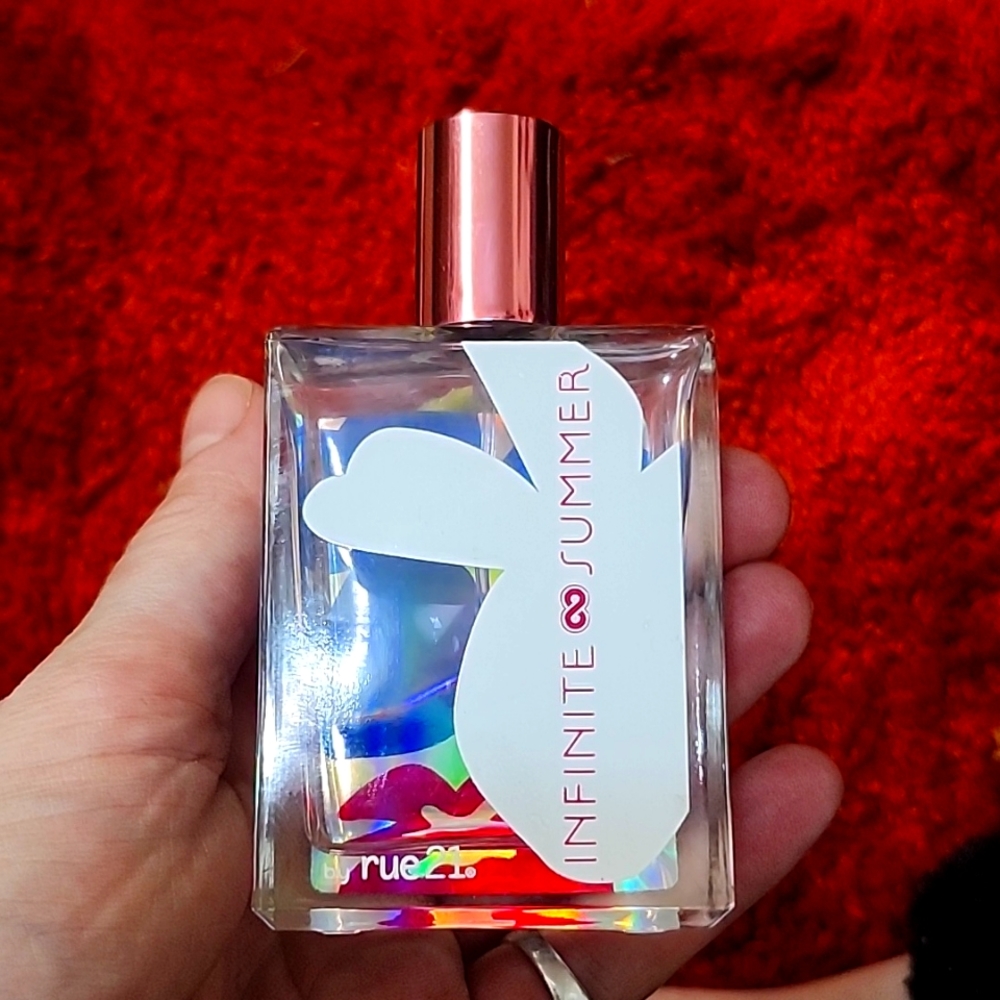 RARE🔥Infinite Sunmer Rue 21 spray *discontinued!!*